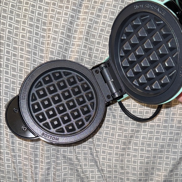 NWOT Mint Green Mini Waffle Maker - Picture 2 of 8